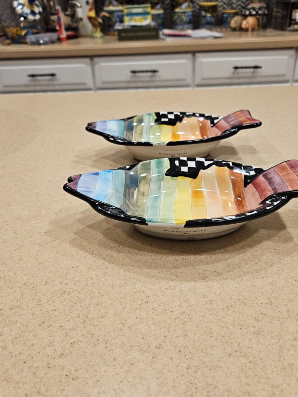 SET 2 MACKENZIE CHILDS RAINBOW FISH DISH CERAMIC DESSERT SALAD ACCENT PLATE BOWL - Picture 7 of 11